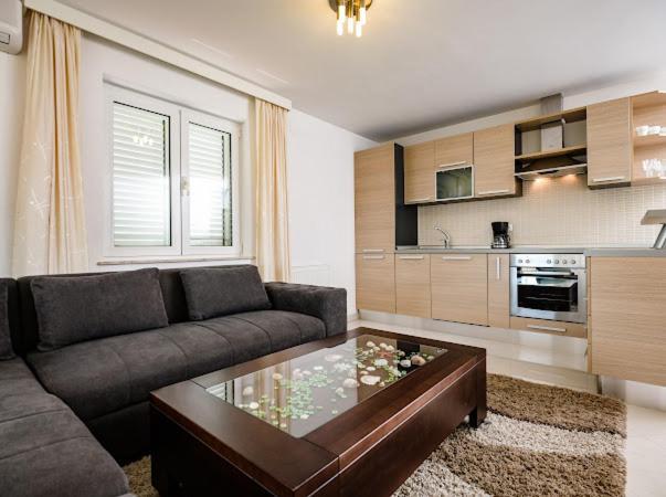 Apartments Villa Slavica Ičići Eksteriør bilde