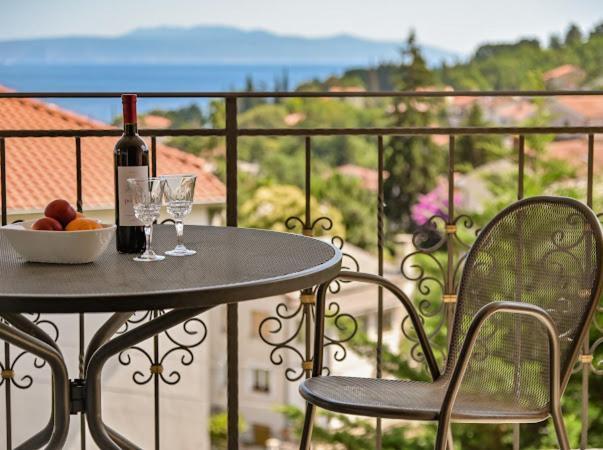 Apartments Villa Slavica Ičići Eksteriør bilde